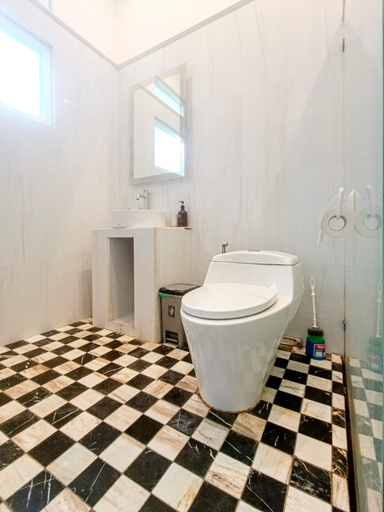 Bathroom 5, Mahesa 3 W/ Pool, Garden & Mini Zoo, Malang