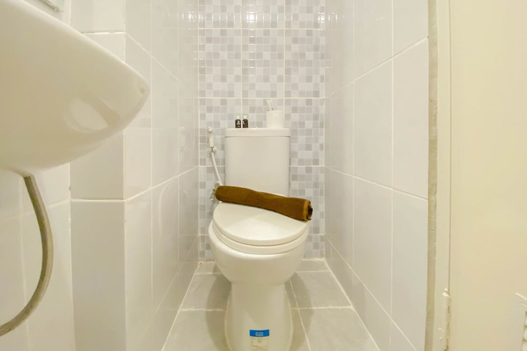 Bathroom 4, Tidy And Homey Studio At Tokyo Riverside Pik 2 Apartment, Tangerang