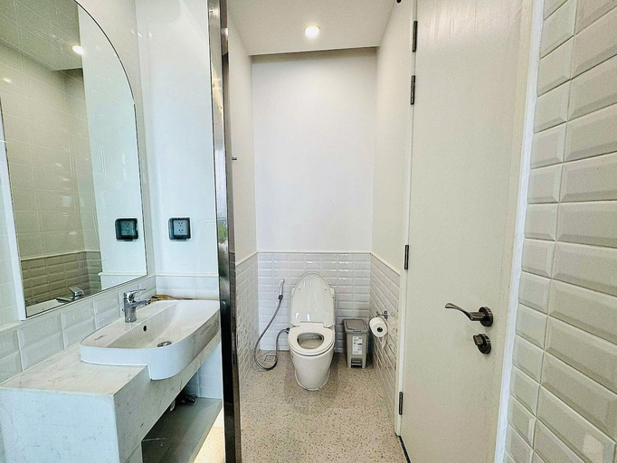 Bathroom 5, Ocean Glow Apartment - Sea View & Fireworks, Phú Quốc