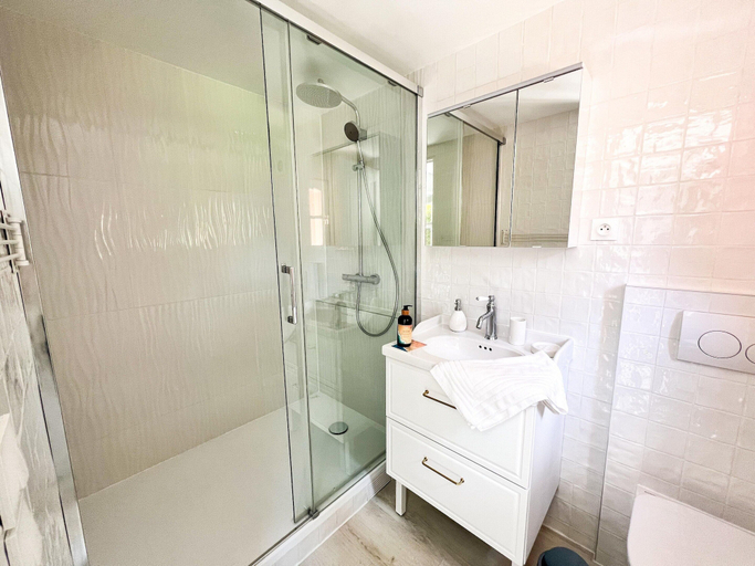 Bathroom 2, Dreamy Holiday Home With Garden, Finistère