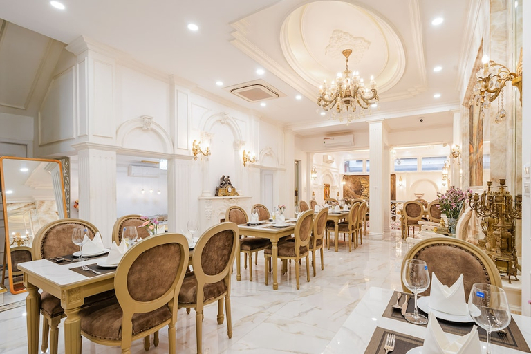 Food & Drinks 5, The Castle Hotel, Long Biên