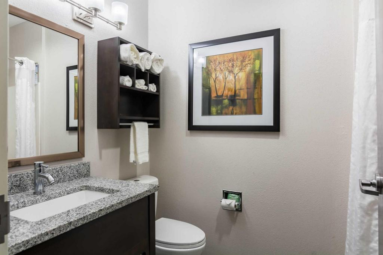 Bathroom 5, Quality Inn Warsaw near Rappahannock River, Richmond