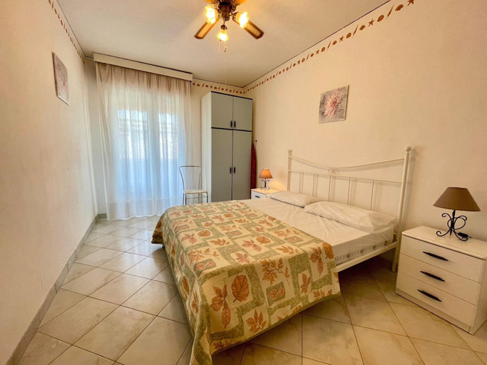 Bedroom 3, Schone Wohnung fur 5 - A C - Terrasse - Pool, Venezia