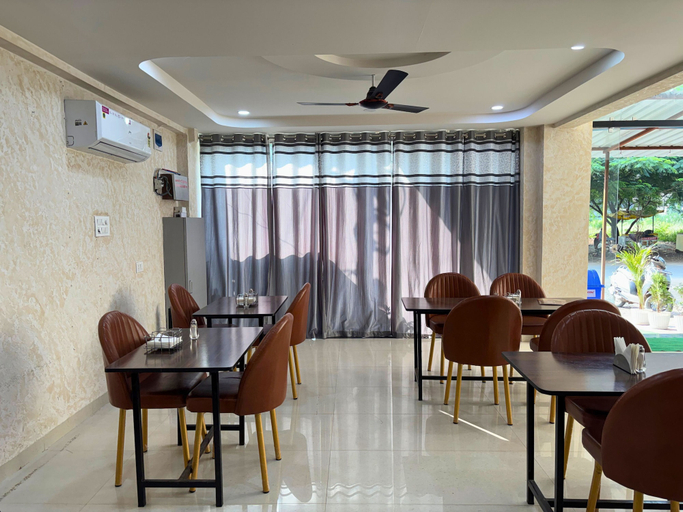 Restaurant 2, The Mayfair Hotel, Indore