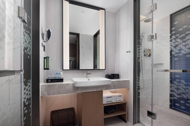 Bathroom 4, Hampton by Hilton Jieyang Railway Station, Jieyang