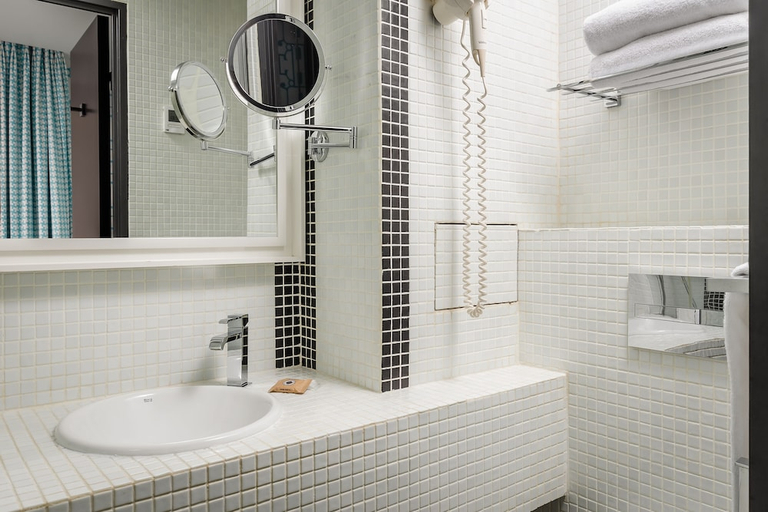 Bathroom 3, Monceau Elysées, Paris