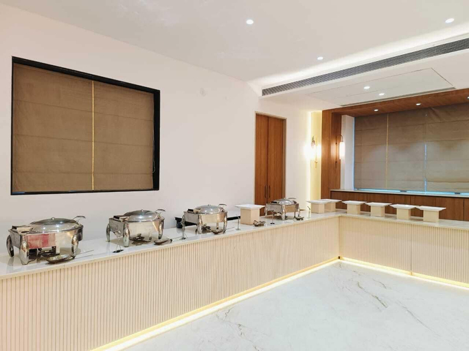 Breakfast area, MURLI HOTEL LUXURY ROOMS, Surat