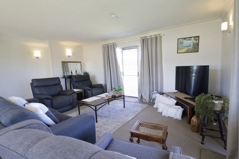 Living room 2, Family Retreat in Central Tenterfield, Tenterfield