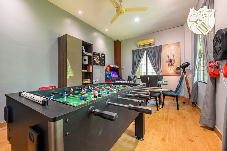 Food & Drinks 4, 6BR Ampang Pool Villa 26P with Garden, Ampang
