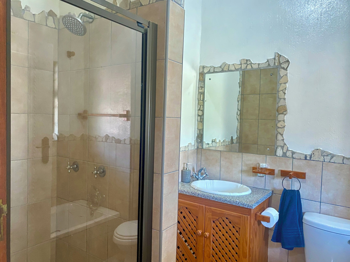 Bathroom 4, Crayfish Inn No.4, Ugu