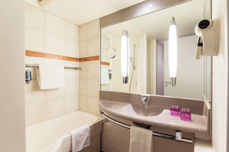 Bathroom 5, Novotel Duesseldorf City West (Seestern), Düsseldorf