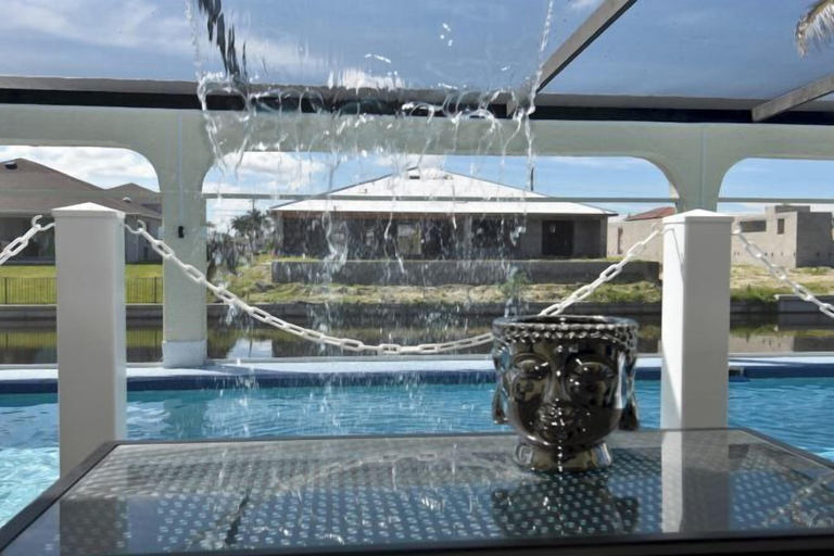 Outdoor pool 3, Golden Globe - luxury on the canal with pool/spa, Lee