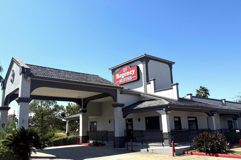 Exterior & Views 2, Hotel O Regency Suites Houston - IAH Beltway 8, Houston
