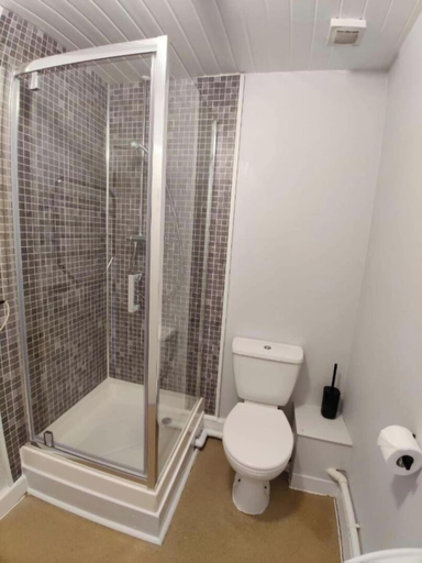 Bathroom 5, The Woolpack Inn, West Sussex