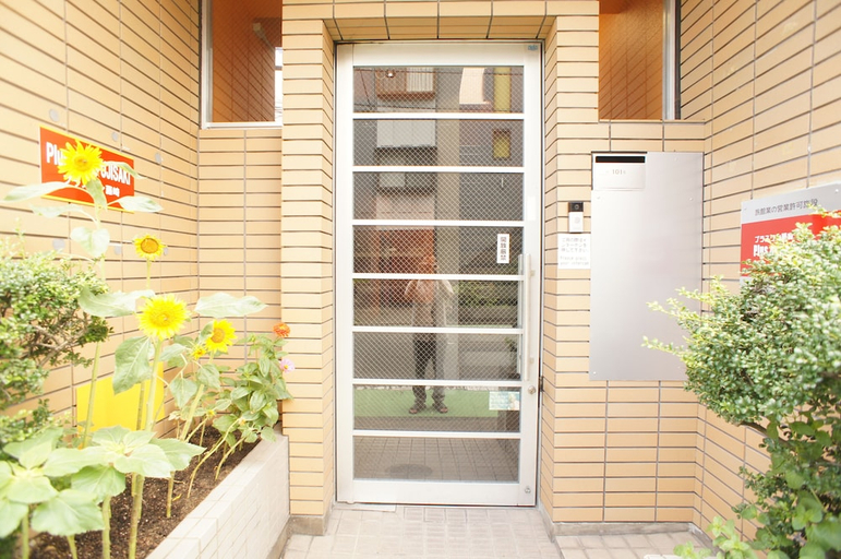 Others 5, Plus One Fujisaki, Fukuoka