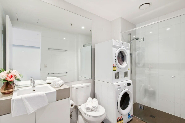 Bathroom, A Cozy 2BR Apt With Yarra Views, Free Parking, Melbourne