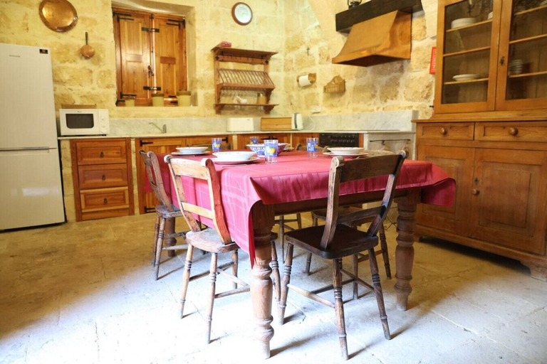 Room 2, Rustic Xag ra Farmhouse With Pool Garden BBQ