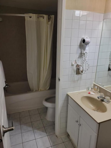 Bathroom 3, Super 8 North Red Deer, Division No. 8