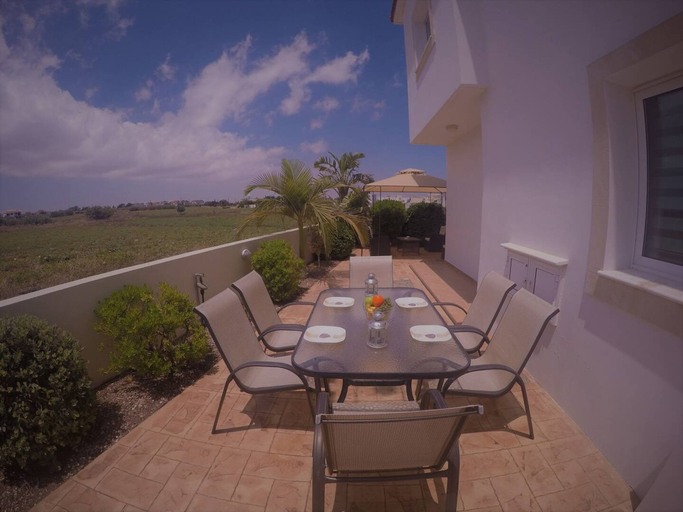Room 2, Kristina Villa - Private Pool Wifi and BBQ