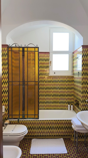 Bathroom 5, Taverna del Capitano, Napoli