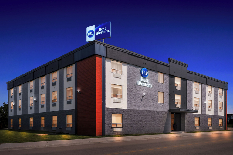 Exterior & Views 2, Best Western Swan Castle Inn, Cochrane