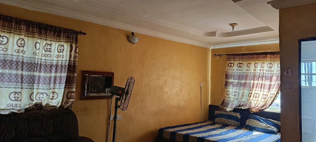 Room 4, Moradis Onimoba Hotel, Ife North