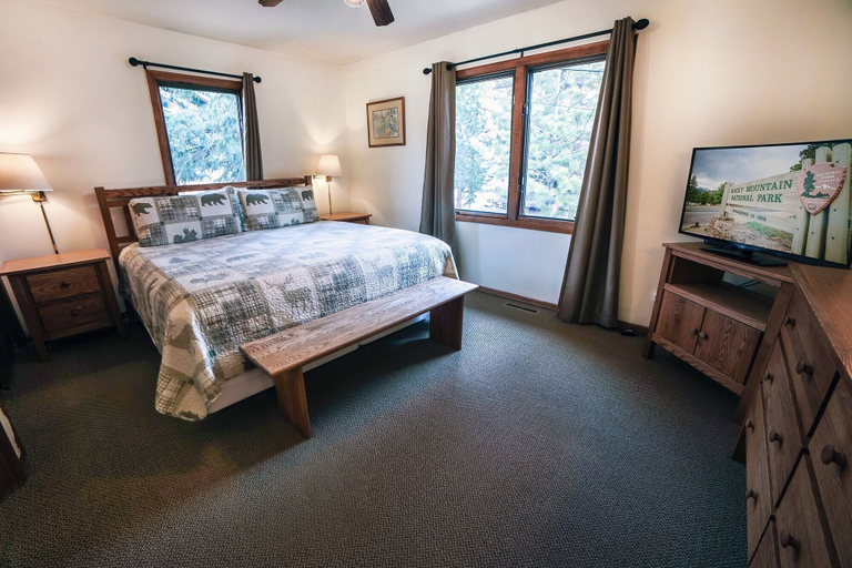 Bedroom 2, Sunnyside Knoll: 17 2 Bedroom Cabin, Larimer
