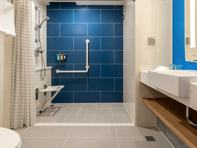 Bathroom 2, Holiday Inn Express QINGDAO DOWNTOWN by IHG, Qingdao