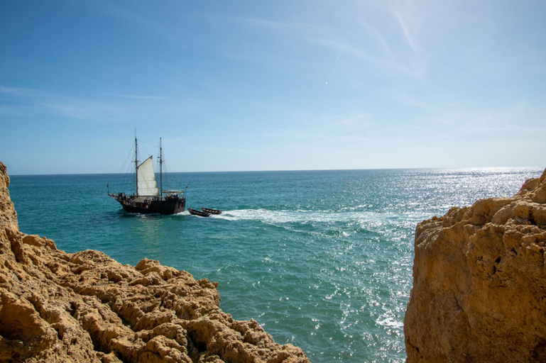 Room 4, 6 Centeanes Clifftop Apartment sea Views and st, Lagoa