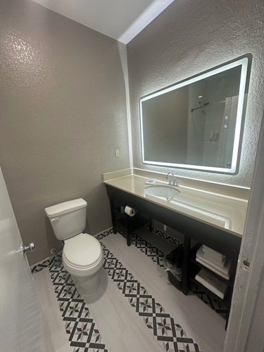 Bathroom 4, Studio 6 Houston, TX - Westchase, Houston