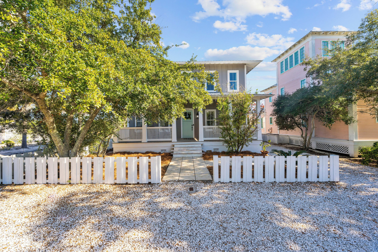 Front of property 4, Sunset Cottage, Baldwin