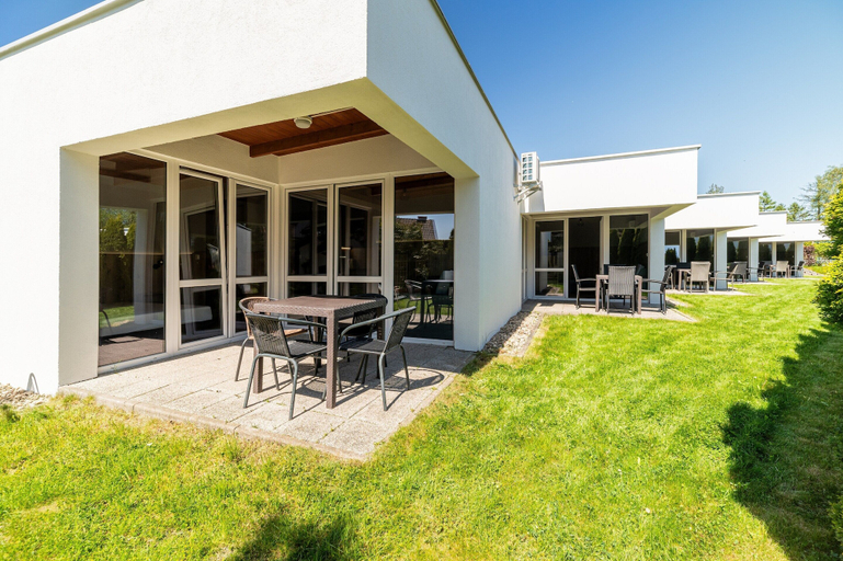 Outdoor dining 3, Comfortable Holiday Homes Near the Sea, Pool, Kołobrzeg
