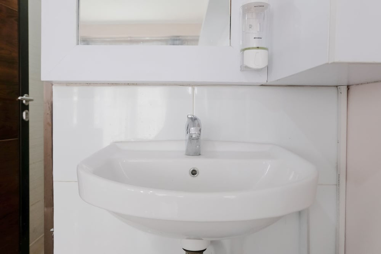 Bathroom 5, Good Deal 2Br At Gateway Pasteur Apartment, Bandung