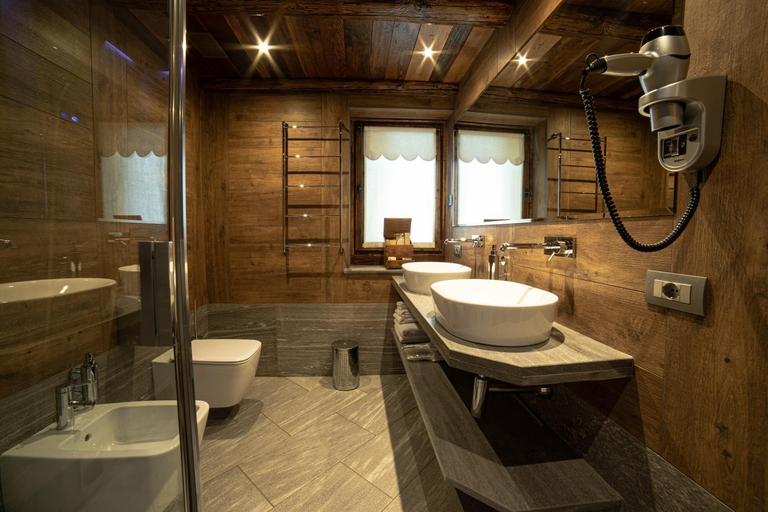 Bathroom 3, Café Quinson Chambres d'Hôtes, Aosta