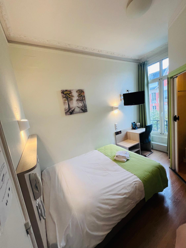 Bedroom 2, Hotel De La Cathedrale, Marne