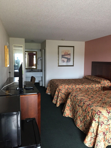 Bedroom 3, Rodeway Inn, Grady