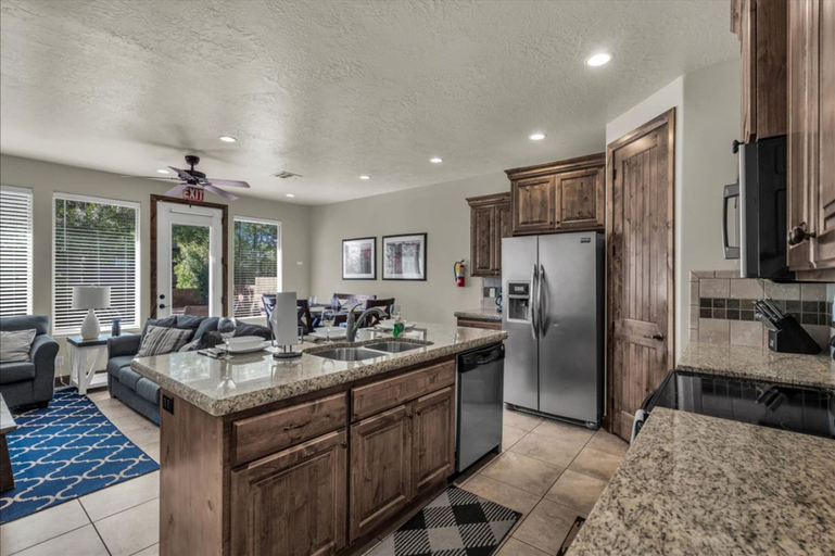 Room 5, Coral Ridge by Cloud Dream Homes, Washington