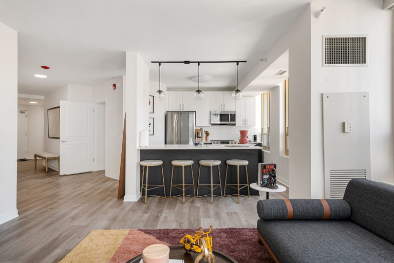 Room 5, Group Ideal Home 2x 2BR Balcony Prime Location, Cook