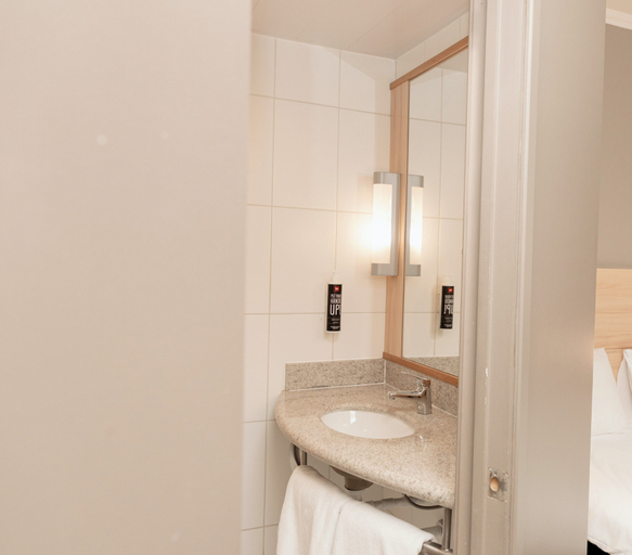 Bathroom 4, ibis Santiago Las Condes, Cordillera