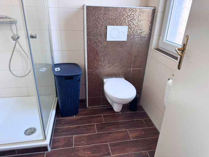 Bathroom 4, Apartment in Danma mit Gemeinschaftskuche, Cochem-Zell