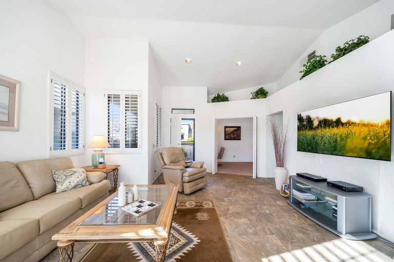 Room 5, Charming Condo With Golf Course View, Riverside