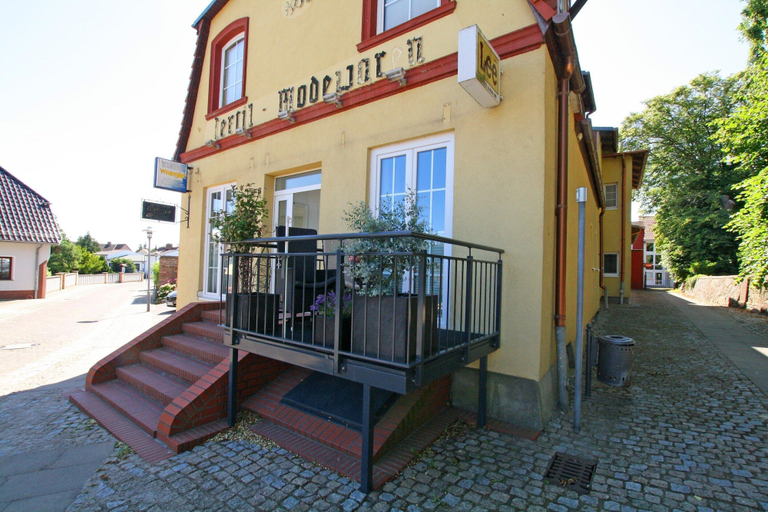 Exterior 2, Einladende Ferienwohnung in Wiek mit Garten, Vorpommern-Rügen