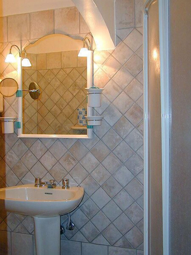 Bathroom 3, Vello d Oro, Messina