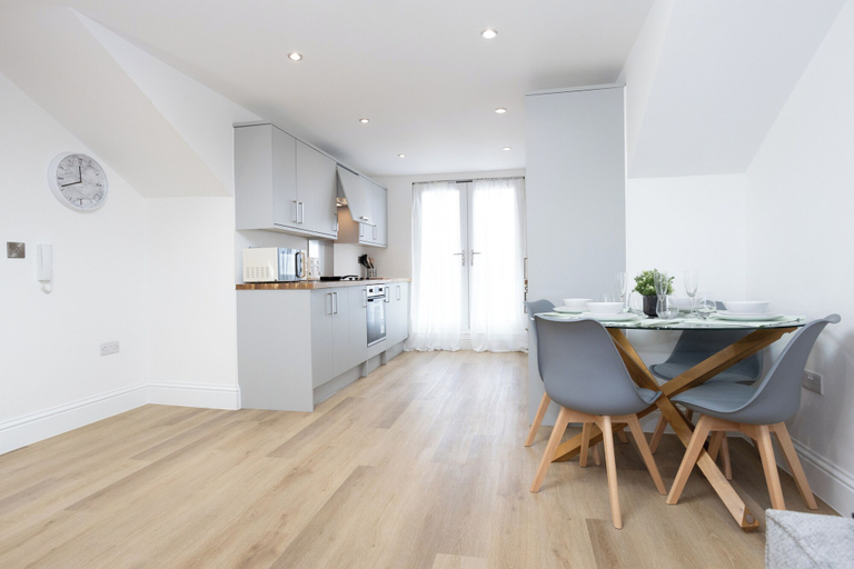 In-room dining, Flat 5 15 Longley Road, Salford
