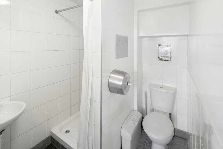 Bathroom 4, Astor Hyde Park – 18 to 40 years, London