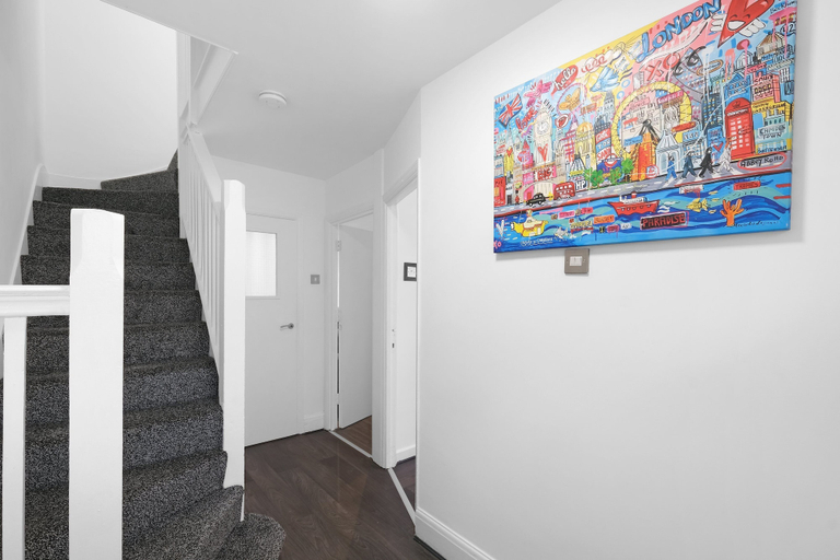 Room 2, Spacious 5BR 3BA Serviced Hse in Croydon, London