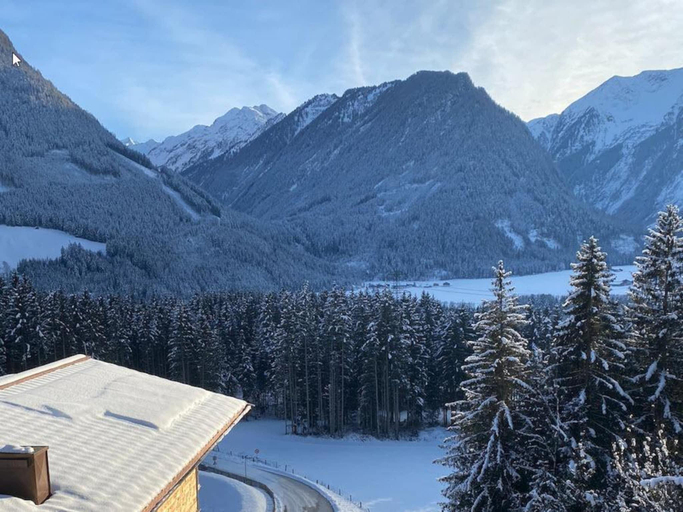 3, Chalet near Slopes, Sleeps 6, Zell am See