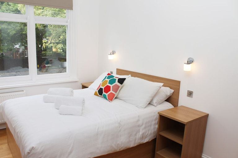 Bedroom 2, Flexistay Leicester Gables Aparthotel, Leicester