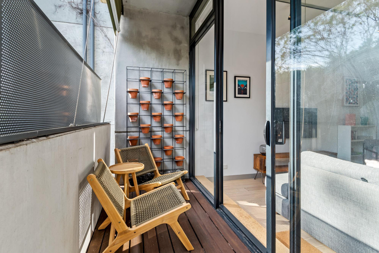 Exterior view 5, Chic 2-Bed Apartment in Vibrant St Kilda, Melbourne