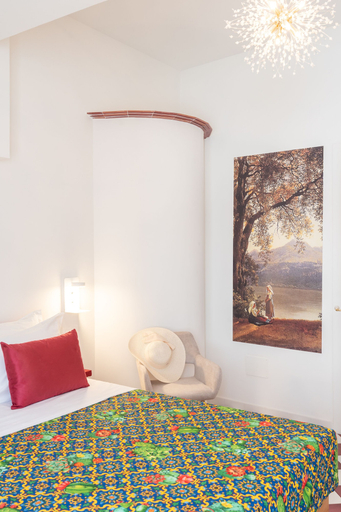 Television 5, Luxury New Sorrento Home With Terrace - Sleeps 12, Napoli